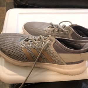 Woman’s Adidas tennis shoes size 10